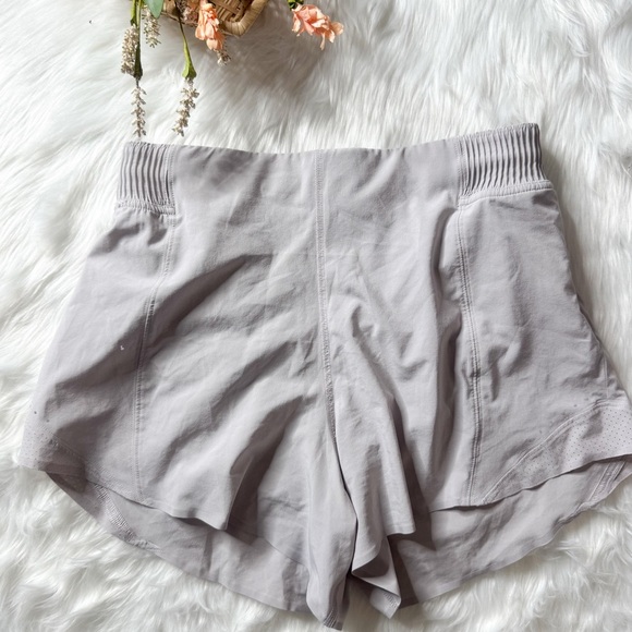 Lululemon Hotty Hot High-Rise Short 4" Special Edition Chrome 6 - Picture 3 of 5